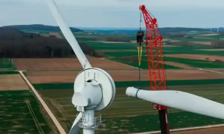 Ảnh đại diện bài viết - Thử nghiệm thành công lắp đặt cánh turbine gió bằng gỗ đầu tiên trên thế giới